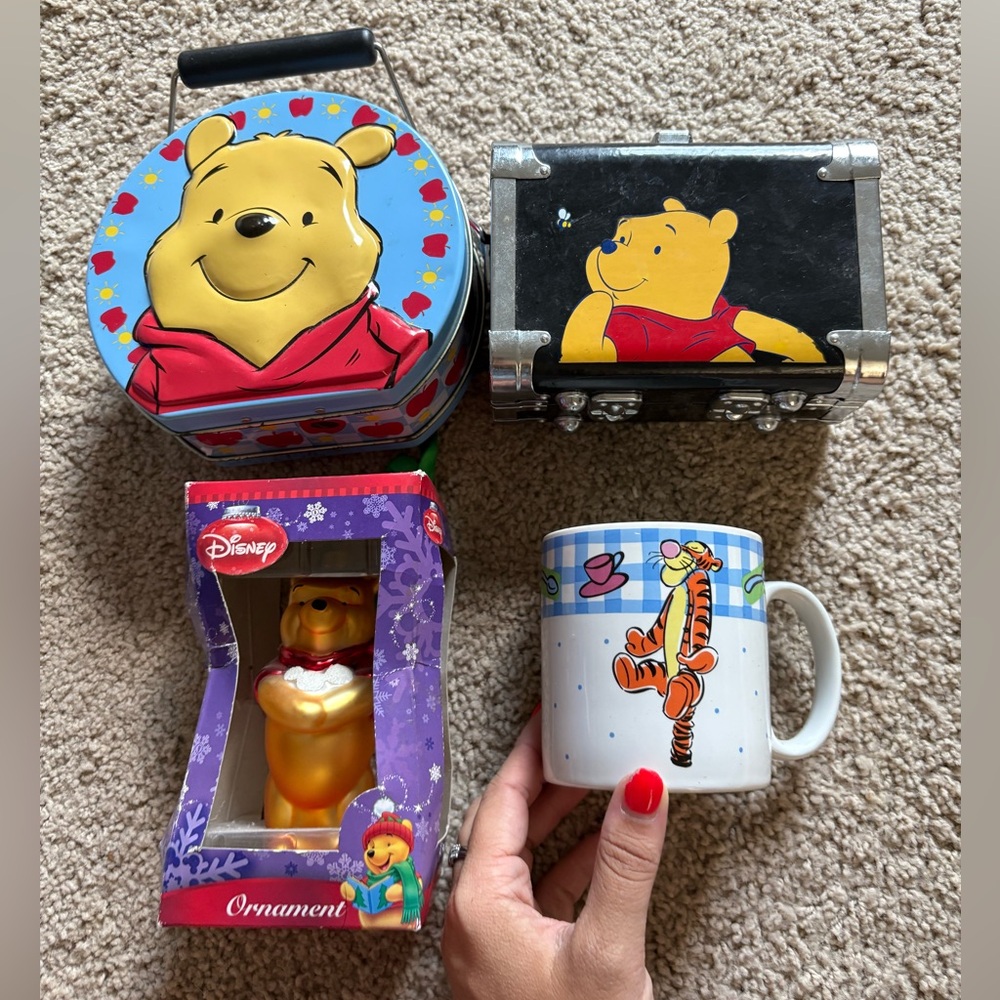 Lot of 4 vintage collectible Winnie the Pooh items